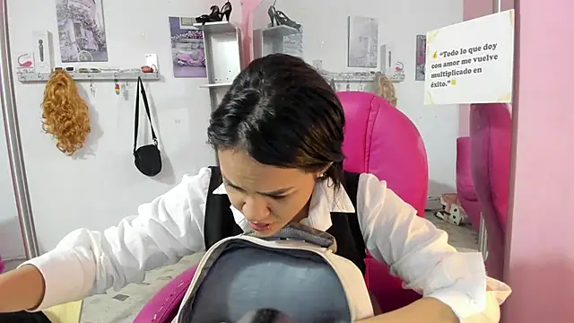 Snapshot of CAMILA--REY chatting on February 25, 2026, 11:31 am CAMILA--REY online show from February 25, 2026, 11:31 am