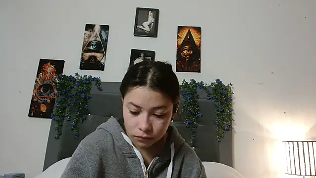 3littleschoolteens online show from December 22, 2025, 6:05 pm
