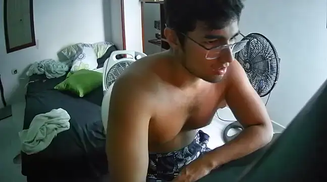 Snapshot of lechero226 chatting on February 8, 2025, 7:05 pm lechero226 online show from February 8, 2025, 7:05 pm