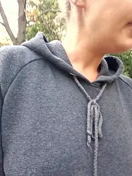 Keli Jessi online show from September 18, 2025, 1:13 pm