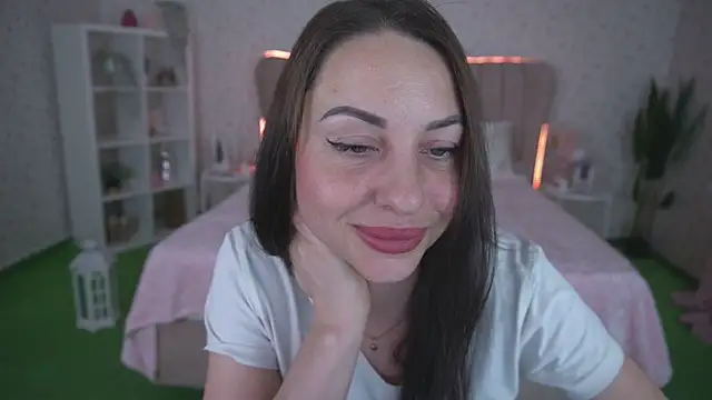 KristiiMax online show from April 21, 2026, 4:56 pm