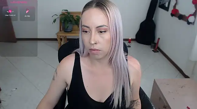 charlottezoe15 online show from January 17, 2025, 6:02 pm