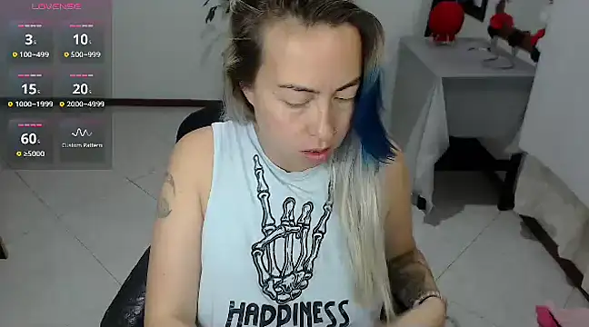 charlottezoe15 online show from March 19, 2025, 8:55 am