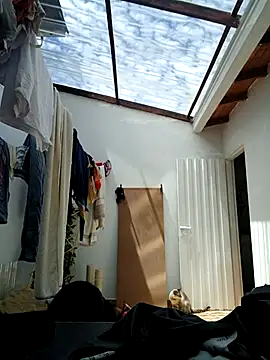 LunaZambrano online show from September 8, 2025, 3:44 pm