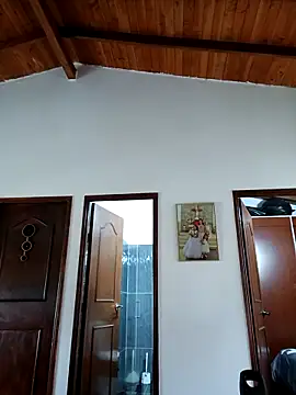 LunaZambrano online show from September 12, 2025, 1:00 pm