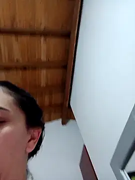 LunaZambrano online show from September 14, 2025, 7:35 pm