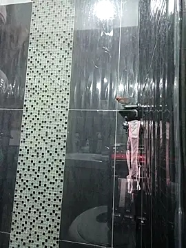 LunaZambrano online show from October 4, 2025, 3:32 pm