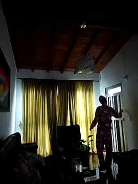 LunaZambrano online show from February 13, 2026, 12:45 pm