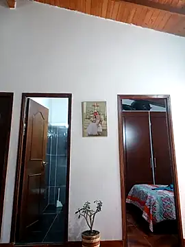 Snapshot of LunaZambrano chatting on May 1, 2026, 3:05 pm LunaZambrano online show from May 1, 2026, 3:05 pm
