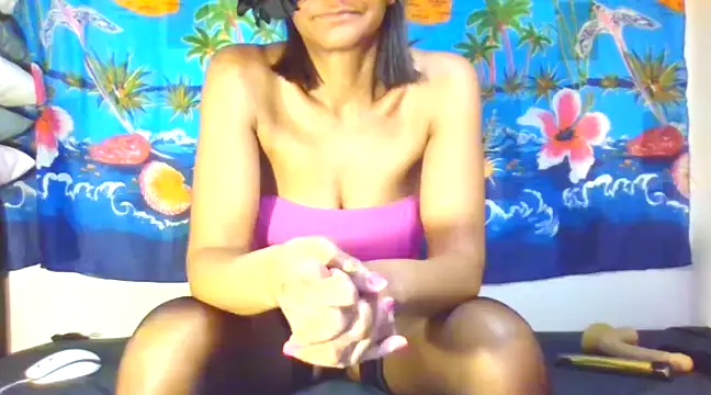 laetitiafun online show from March 3, 2025, 6:44 pm