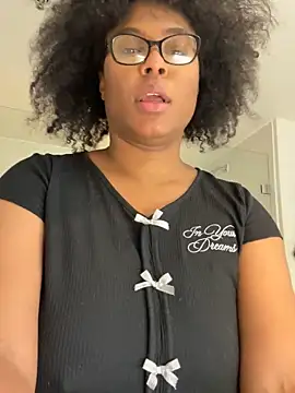 CandyLuxxxx online show from April 5, 2026, 4:15 pm