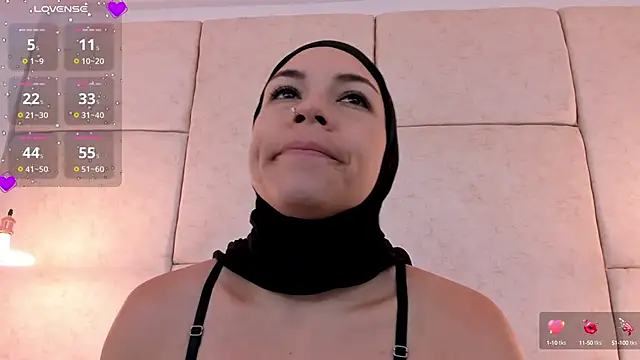 aisha vs online show from February 26, 2025, 12:03 pm