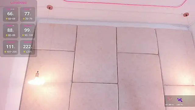 aisha vs online show from December 15, 2025, 12:42 pm