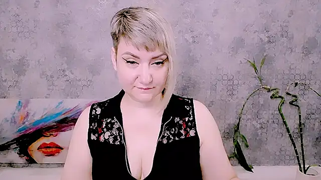 Snapshot of Djullia chatting on July 2, 2026, 6:08 am Djullia online show from July 2, 2026, 6:08 am