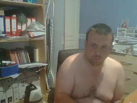 manubm03 online show from May 14, 2026, 5:03 am