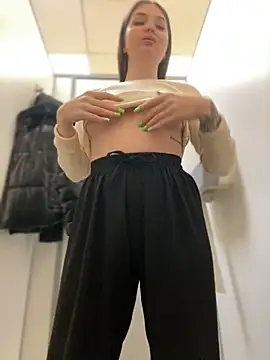 KrisMagnoly online show from December 16, 2024, 4:16 pm