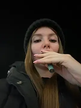 KrisMagnoly online show from October 19, 2025, 5:35 pm