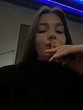 KrisMagnoly online show from November 9, 2025, 3:10 pm