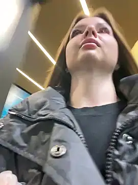 KrisMagnoly online show from November 16, 2025, 4:23 pm