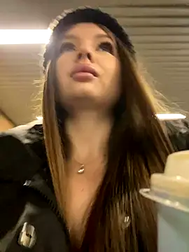 KrisMagnoly online show from December 21, 2025, 2:46 pm