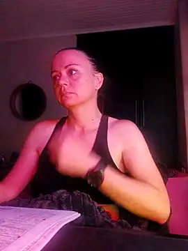 MrsBunnyBum online show from May 13, 2026, 6:33 am
