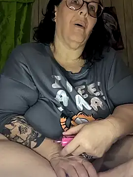 davisdesiresxh online show from December 17, 2024, 3:28 pm