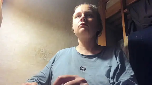 Snapshot of FrumCake chatting on December 25, 2024, 12:27 am FrumCake online show from December 25, 2024, 12:27 am