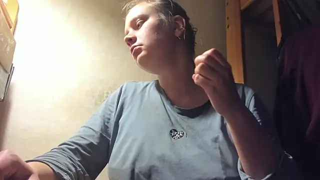 Snapshot of FrumCake chatting on March 7, 2025, 11:38 pm FrumCake online show from March 7, 2025, 11:38 pm