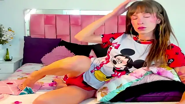 the queen aleja online show from November 22, 2025, 2:27 pm