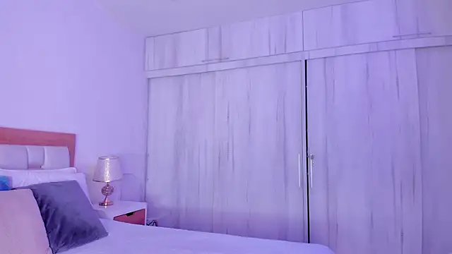 mia hank online show from October 31, 2025, 10:05 am