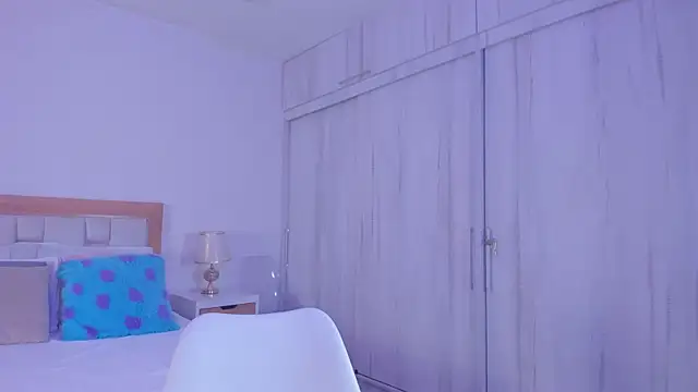 mia hank online show from November 22, 2025, 11:42 am