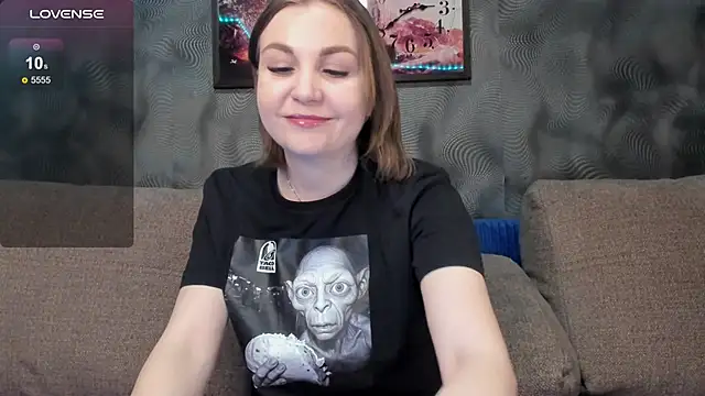 Snapshot of CassieMils chatting on April 1, 2026, 8:48 am CassieMils online show from April 1, 2026, 8:48 am