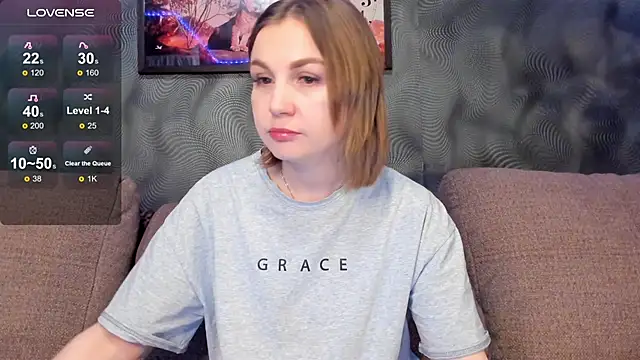 Snapshot of CassieMils chatting on April 16, 2026, 7:42 am CassieMils online show from April 16, 2026, 7:42 am