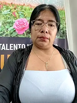   valentina18 online show from March 4, 2026, 1:06 pm