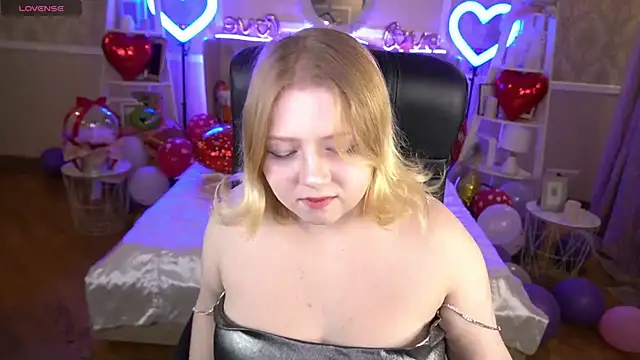 Snapshot of Tinker_Belll chatting on February 18, 2025, 7:52 pm Tinker Belll online show from February 18, 2025, 7:52 pm