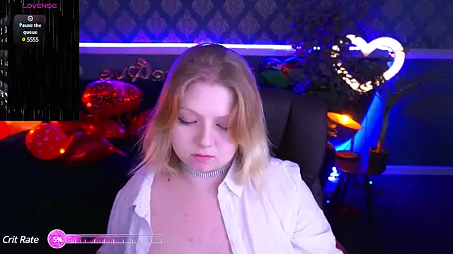 Snapshot of Tinker_Belll chatting on February 19, 2025, 10:42 pm Tinker Belll online show from February 19, 2025, 10:42 pm