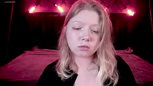 Snapshot of Tinker_Belll chatting on October 12, 2025, 7:13 pm Tinker Belll online show from October 12, 2025, 7:13 pm