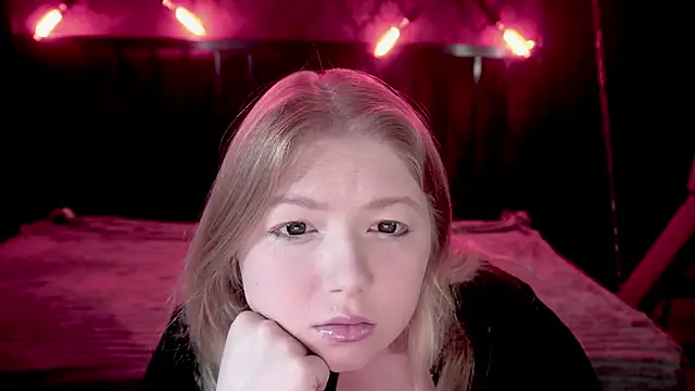 Snapshot of Tinker_Belll chatting on October 19, 2025, 7:14 pm Tinker Belll online show from October 19, 2025, 7:14 pm