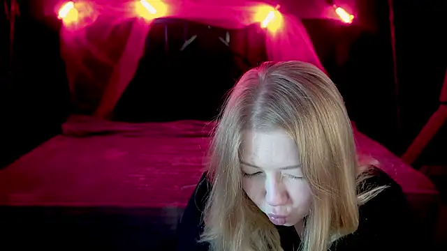 Snapshot of Tinker_Belll chatting on November 13, 2025, 2:38 pm Tinker Belll online show from November 13, 2025, 2:38 pm