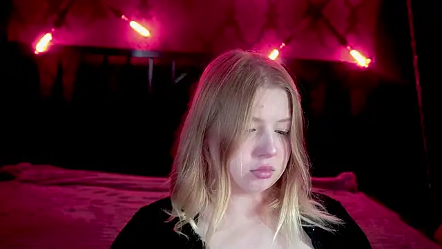 Snapshot of Tinker_Belll chatting on November 15, 2025, 7:54 pm Tinker Belll online show from November 15, 2025, 7:54 pm