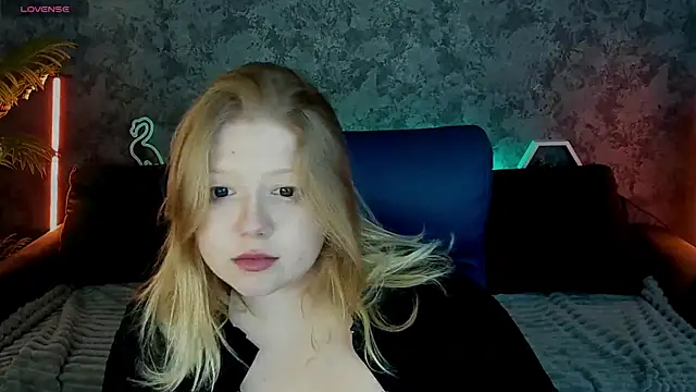 Snapshot of Tinker_Belll chatting on November 16, 2025, 8:25 pm Tinker Belll online show from November 16, 2025, 8:25 pm