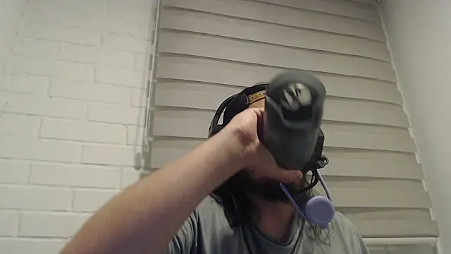 Snapshot of hung_weeb chatting on February 17, 2026, 2:41 am hung weeb online show from February 17, 2026, 2:41 am