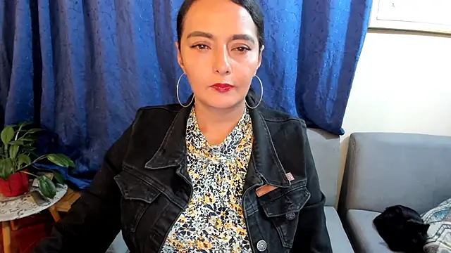 emma luxy online show from January 25, 2025, 1:10 am