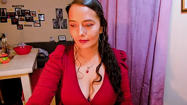 emma luxy online show from February 25, 2026, 4:44 am