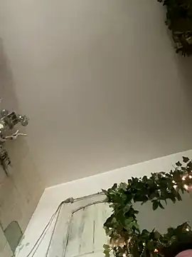 Snapshot of Tomthelong chatting on October 6, 2025, 5:54 pm Tomthelong online show from October 6, 2025, 5:54 pm