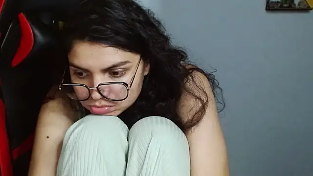 Snapshot of Nikkykora15 chatting on January 10, 2025, 12:38 am Nikkykora15 online show from January 10, 2025, 12:38 am