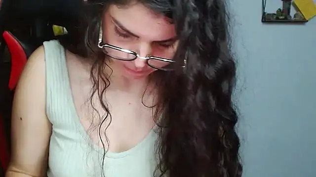 Snapshot of Nikkykora15 chatting on January 10, 2025, 3:39 am Nikkykora15 online show from January 10, 2025, 3:39 am