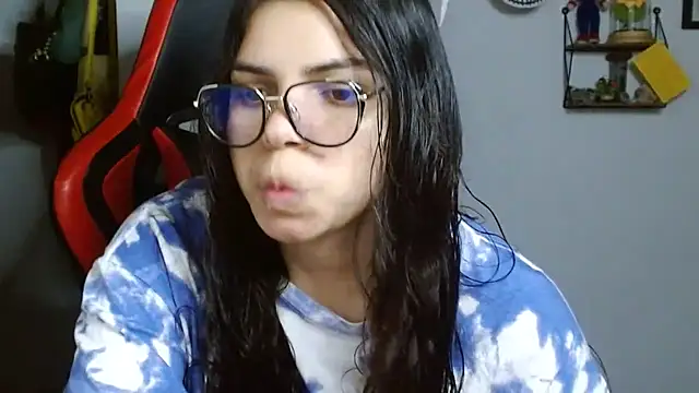 Snapshot of Nikkykora15 chatting on January 11, 2025, 12:44 am Nikkykora15 online show from January 11, 2025, 12:44 am