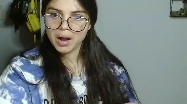 Snapshot of Nikkykora15 chatting on January 12, 2025, 1:21 am Nikkykora15 online show from January 12, 2025, 1:21 am