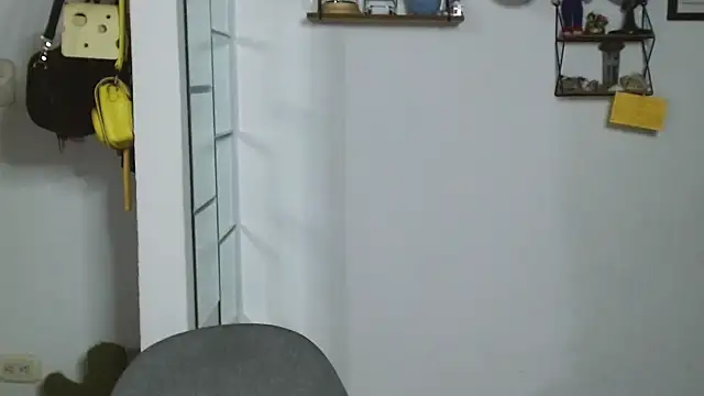 Snapshot of Nikkykora15 chatting on January 24, 2025, 2:49 am Nikkykora15 online show from January 24, 2025, 2:49 am